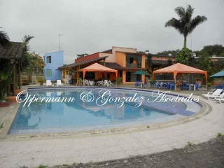 Farm with guesthouse for sale in Manta.