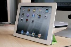 Apple iPad MC705LL/A (16GB, Wi-Fi, Black) NEWEST MODEL
