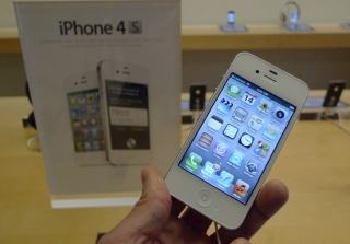 For Sale Apple Iphone 4s 64gb Quadband 3g Hsdpa Gps Unlocked Phone $350usd
