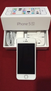 Apple iPhone 5S 32GB Unlocked @ 400