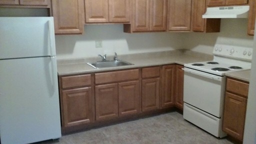 Apartment - 2 bedrooms - in a great area. Parking Available!