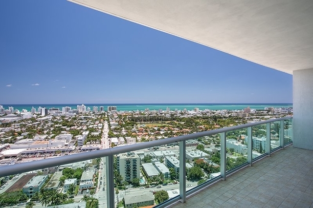 Miami Beach, prime location 1 bedroom, Apartment. Carport parking!