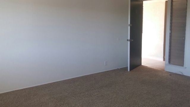 Upstairs unit, not far from campus. Parking Available!