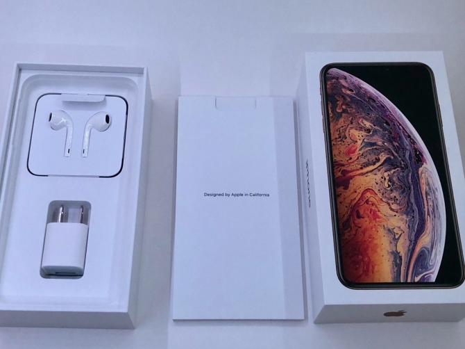 FOR SALE:Brand New Unlocked Apple iPhone XS MAX  64GB $600