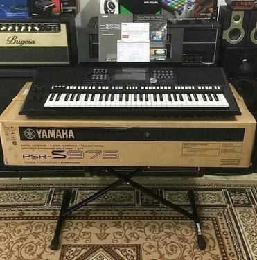BRAND NEW: Yamaha PSR-S975 61-Key Professional Arranger Workstation Keyboard