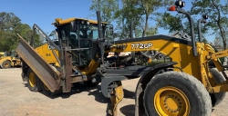 2014 John Deere 772GP